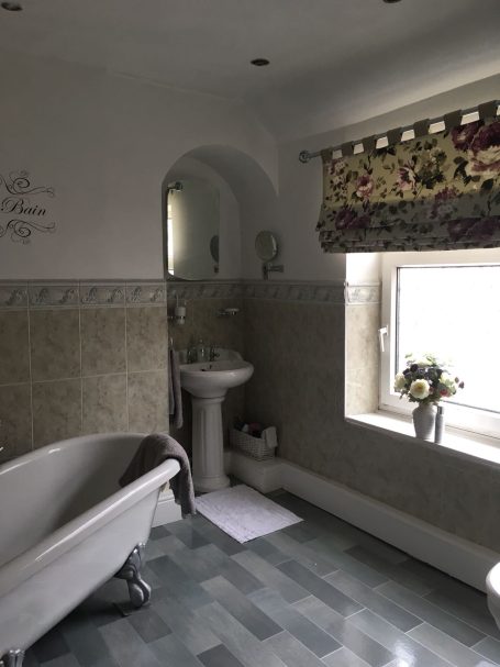 false tab top roman blind