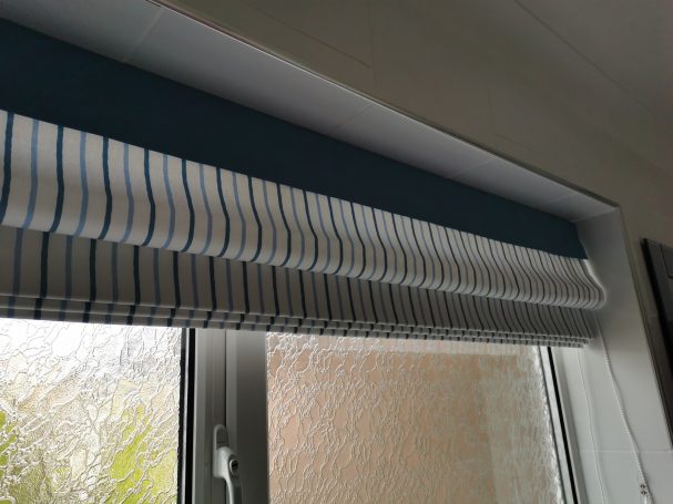 roman blind with incorporated pelmet